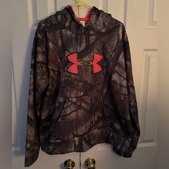 Under Armour Tops Womens Under Armour Mossy Oak Camo Pink